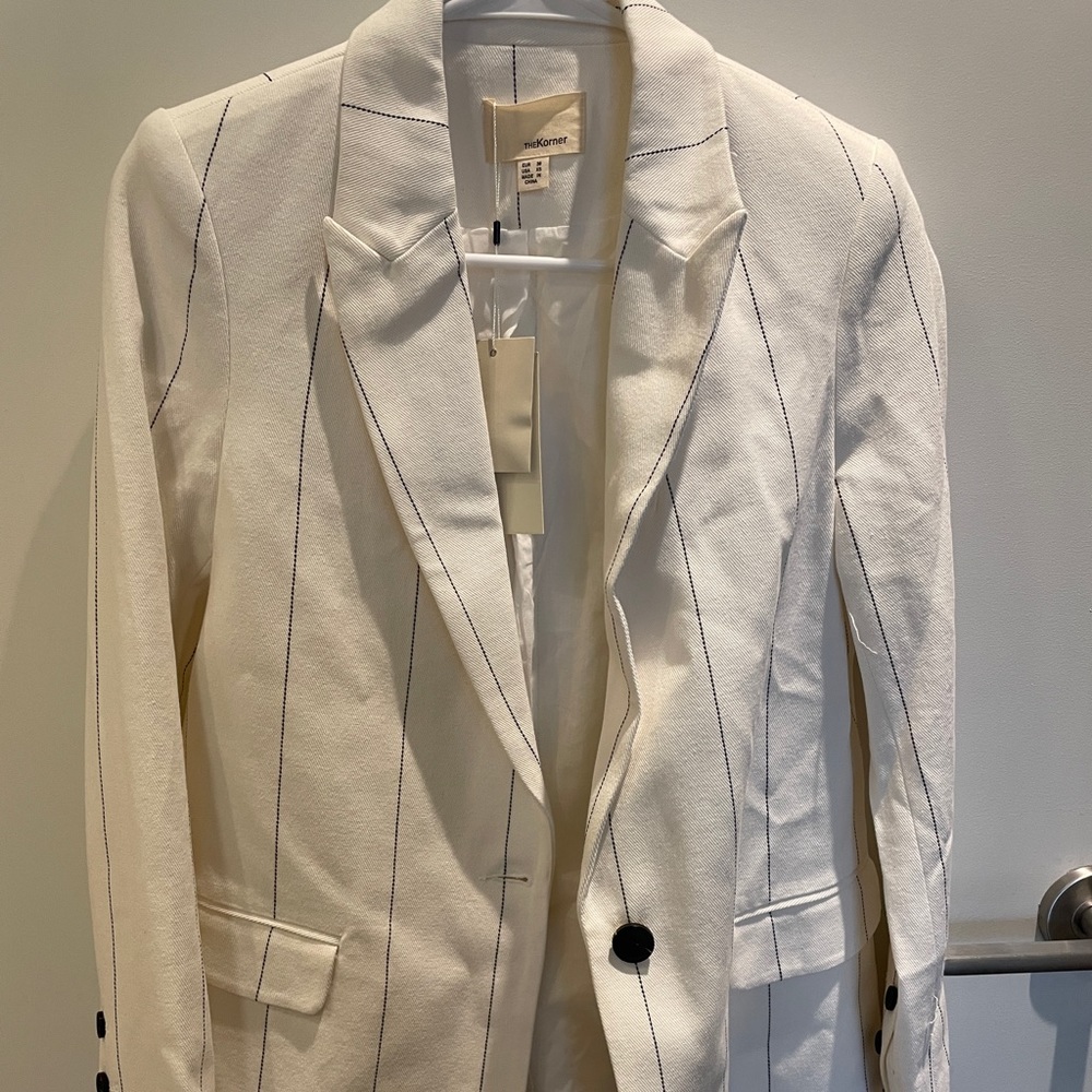TheKorner 2 piece white suit, size 04, NWT